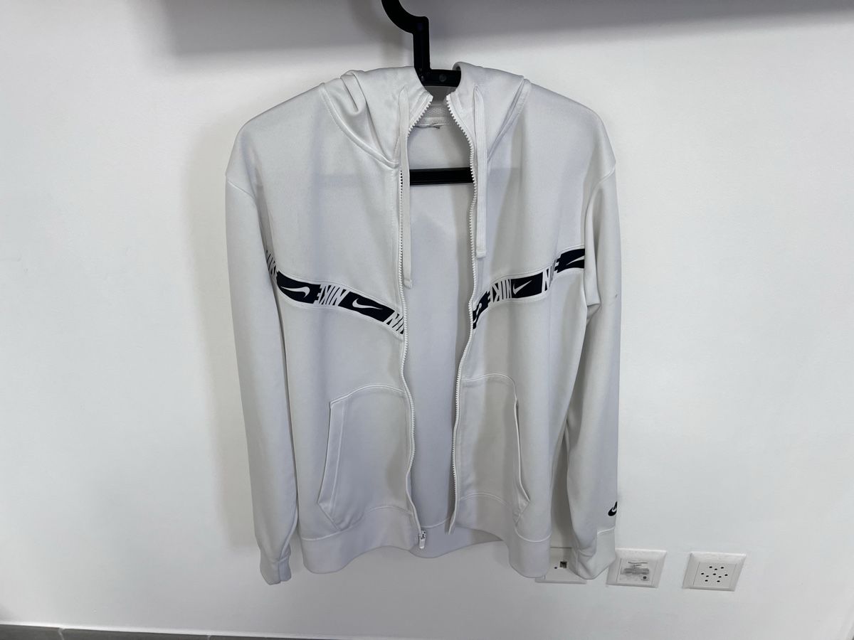 Nike Giacche: Giacca Nike bianca con cappuccio – Usato da Pregassona venduto da beatricee0 2
