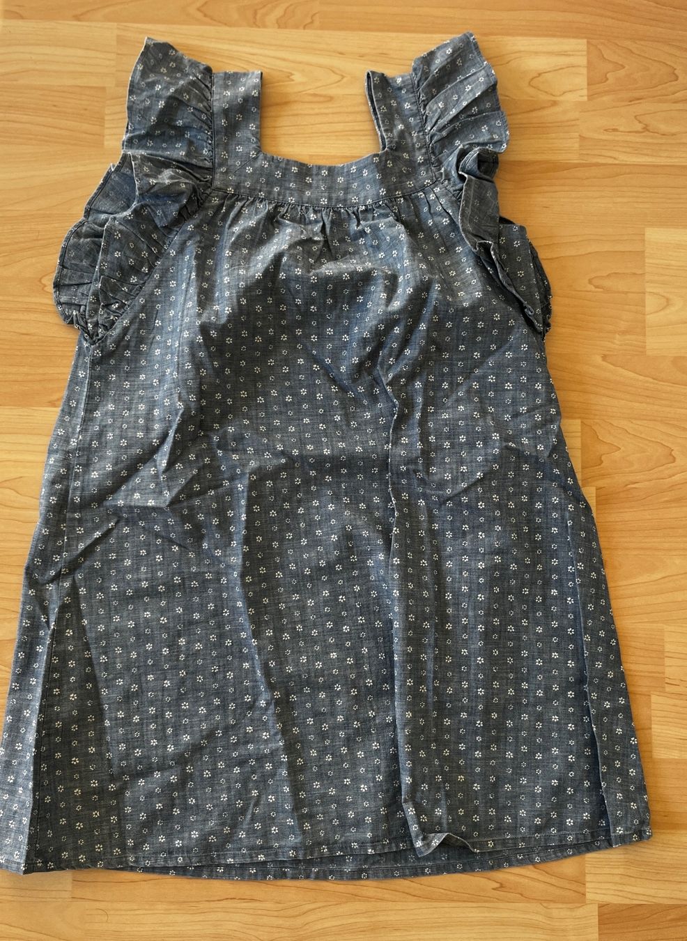 Lotti & Set di vestiti: 11teiliges Sommer Kleiderpaket Mädchen Gr. 152 – Usato da Winterthur venduto da Numero1 2
