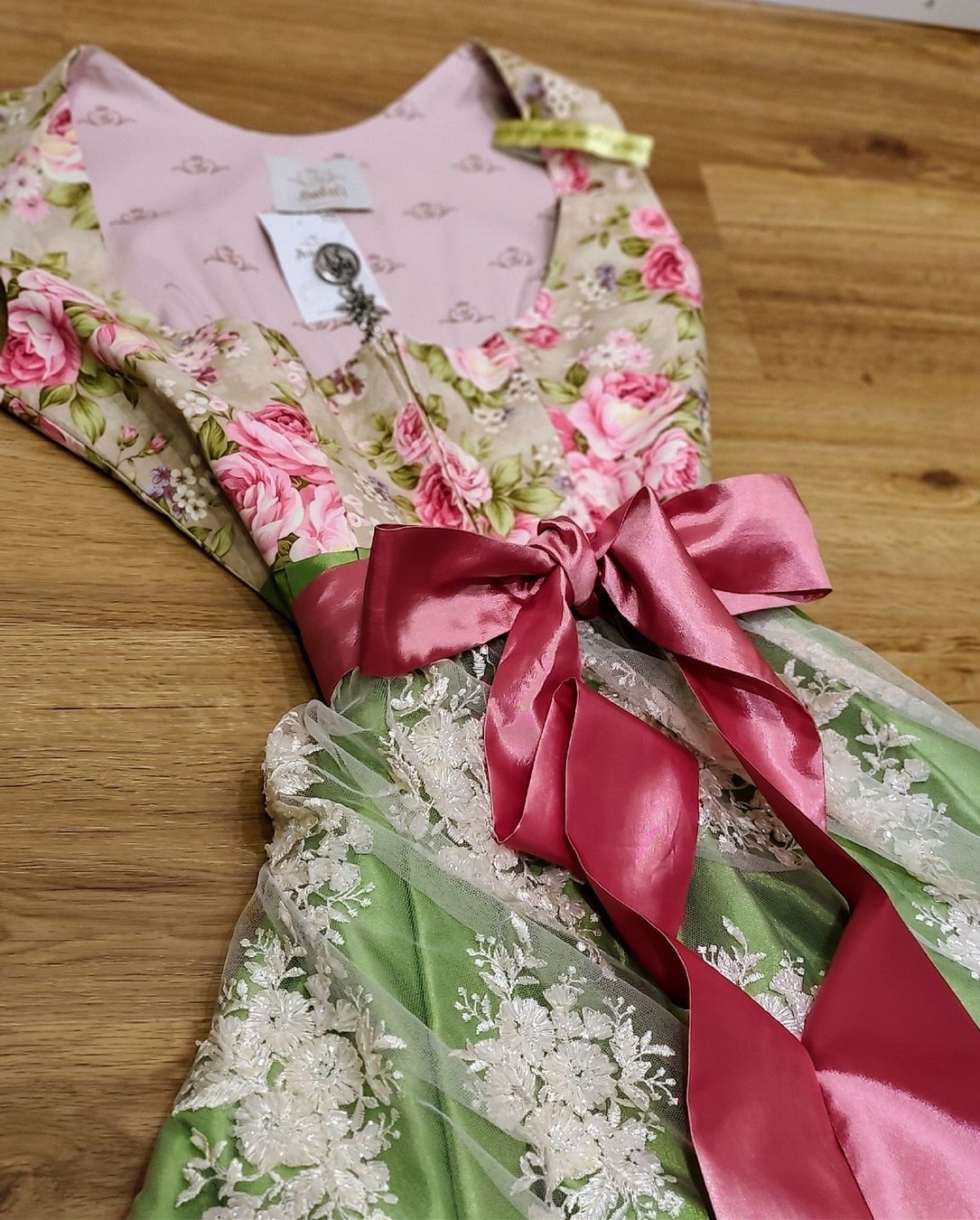 Vestiti: Astrid Söll - Dirndl, Gr.44 – Nuovo e nell'imballaggio originale da Dussnang venduto da Rosenfee50 1