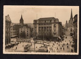 Zürich Paradeplatz, mit 3 Trams u. Pferdekutschen, 1918
