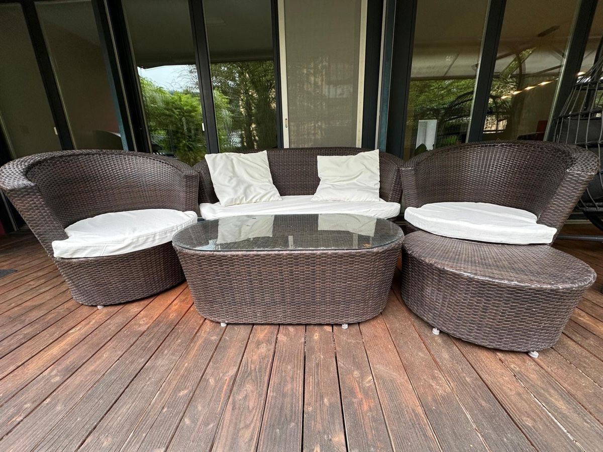 Set de table et chaises: Rattan Garnitur mit Tisch – D'occasion à Kriens par stascha1812 1