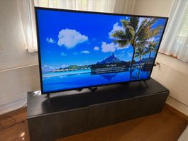 LG Smart-TV 65 Zoll und TV-Ständer mit Originalverpackung.