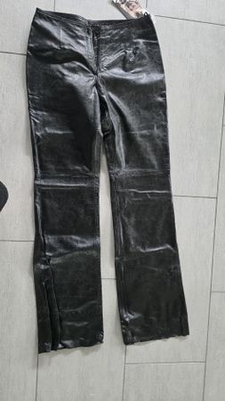 Modashow Damen‑Hose – Kunstleder mit Blumenmuster