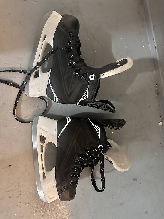 Pattini da ghiaccio: Bauer Schlittschuhe 1R EU 32 – Usato da Hausen am Albis venduto da ysgem 1
