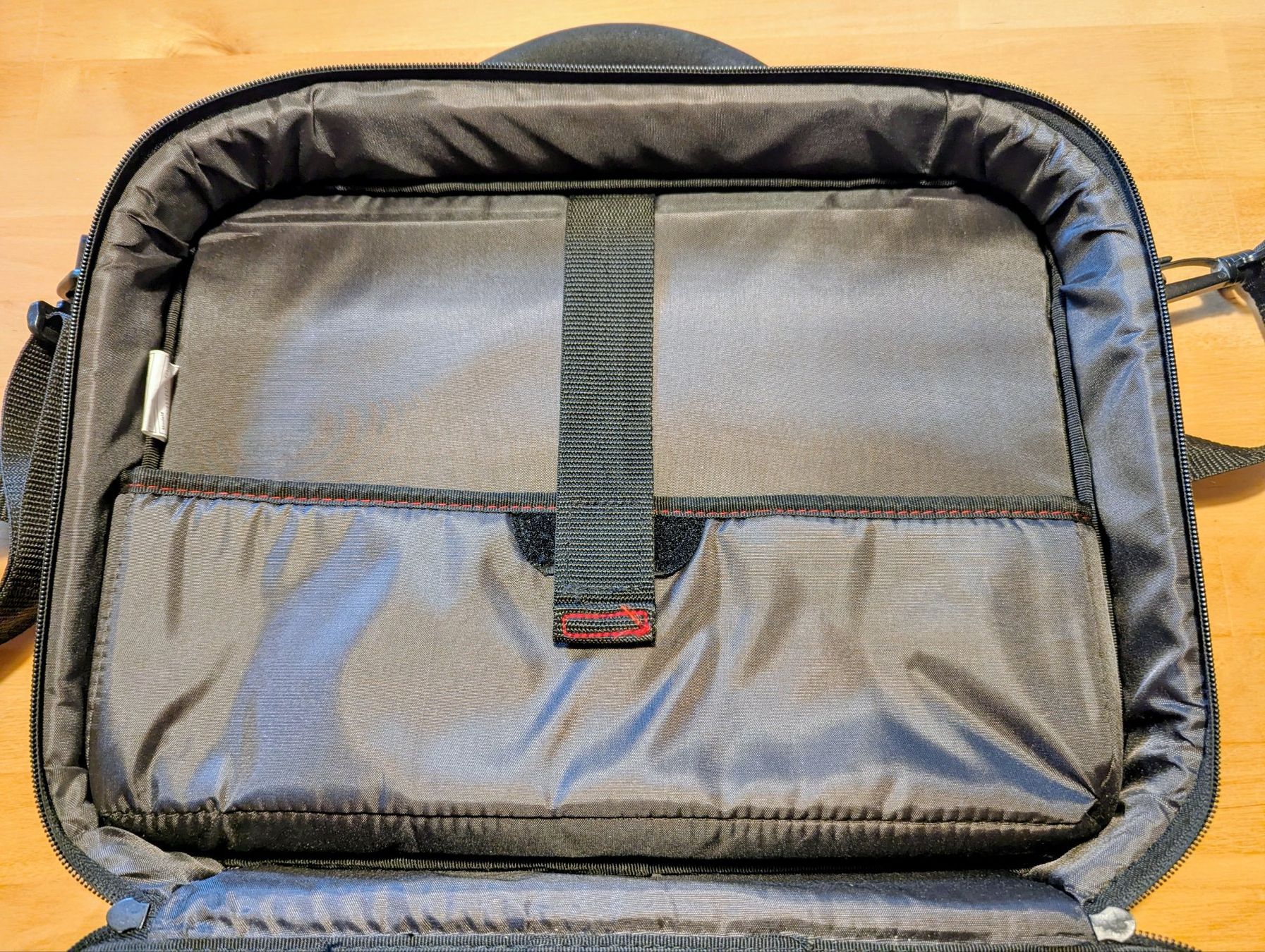 Targus Sacs: Neue Laptoptasche Targus schwarz mit Fächern – Neuf (Voir description) à Goldingen par YouAreMySunshine 1