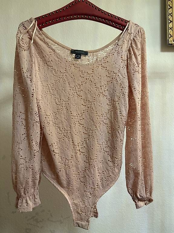 Tops: Primark pink lace long sleeve top Size S  – Gebraucht aus Birsfelden von Vic_toria