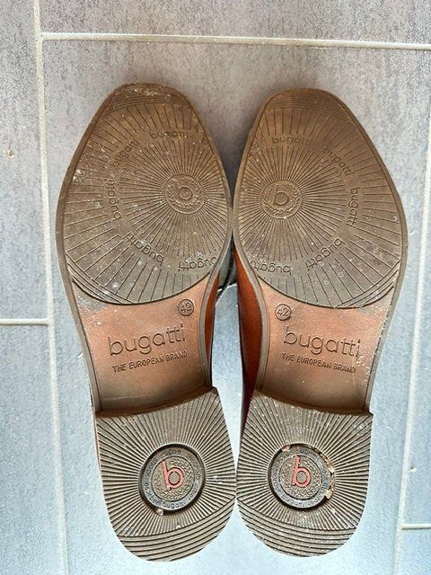 Bugatti Scarpe da uomo: Herren Schuhe Leder braun Grösse 42 bugatti, Originalkarton – Usato da Feldbach venduto da CDF10 1