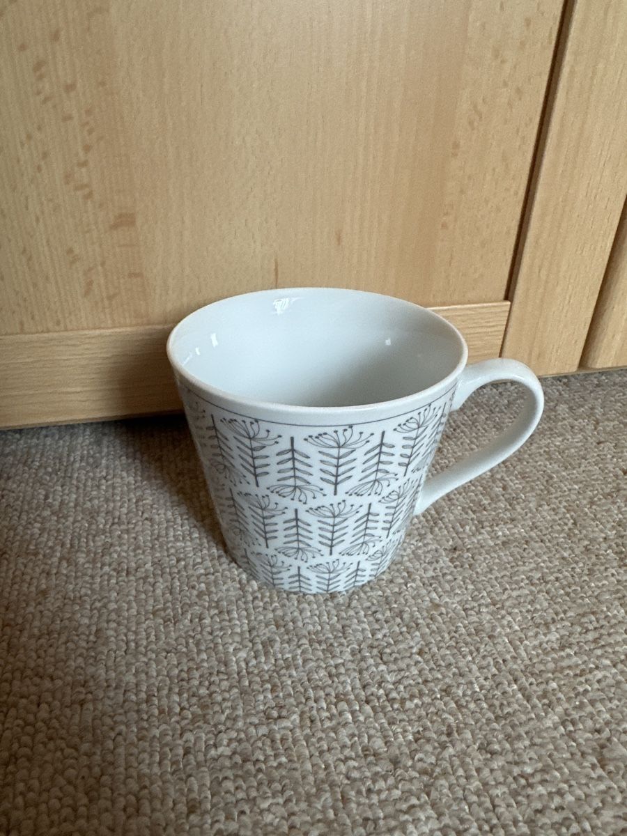 Tassen: Hübsche Happy Things Tasse / Kaffeetasse mit Blumen neu – Neu (gemäss Beschreibung) aus Buchs AG von tifena