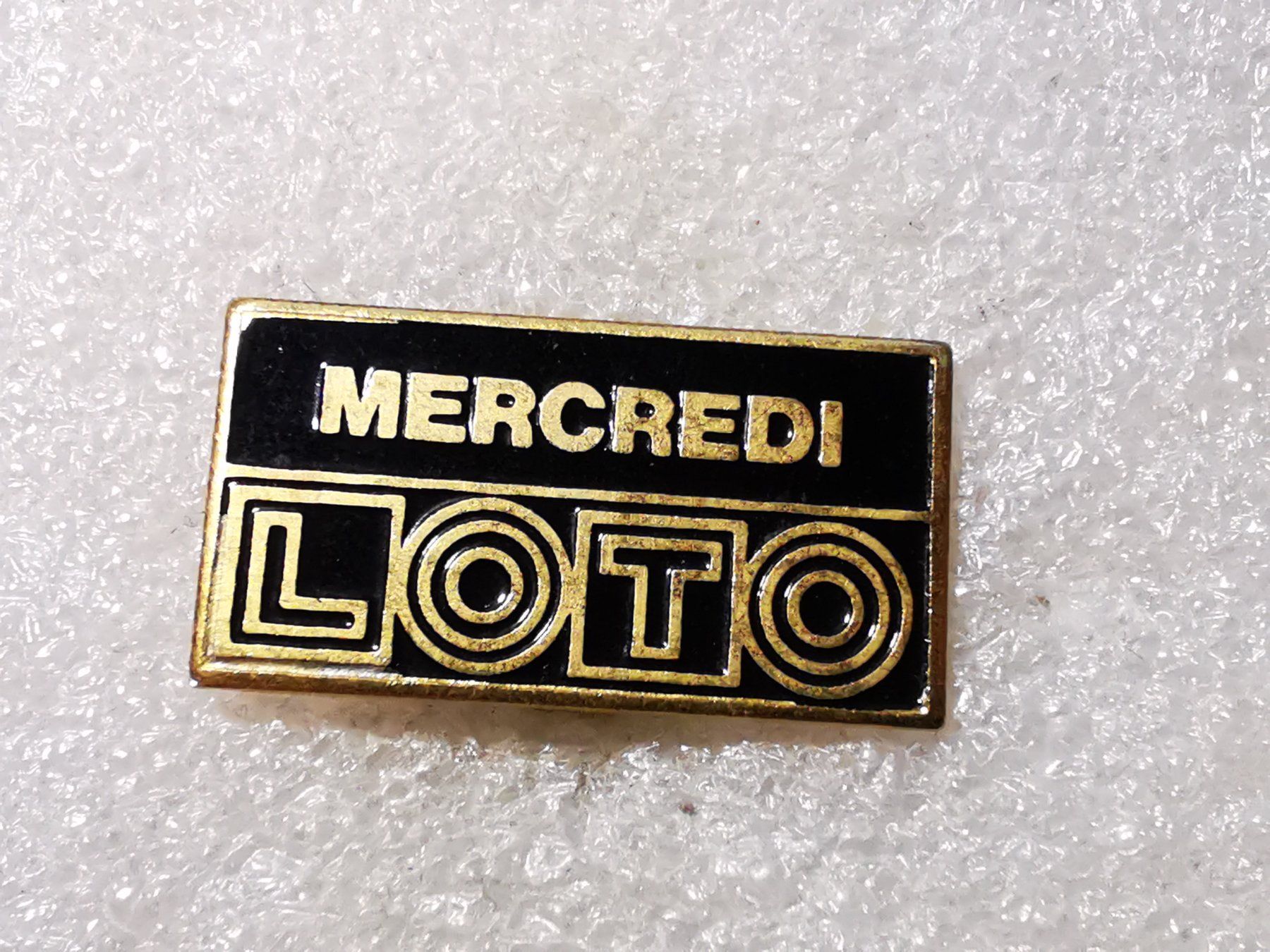 Placchette & Badge: Ansteckpin 62: Mercredi Loto – Usato da Oppligen venduto da Pin-Fall-Shop