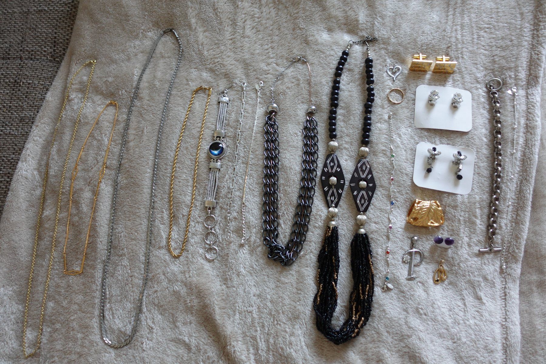 Autres bijoux: 1 schönes 25 teiliges Modeschmuck Set – D'occasion à rorschach par Babsi64
