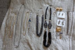 1 schönes 25 teiliges Modeschmuck Set