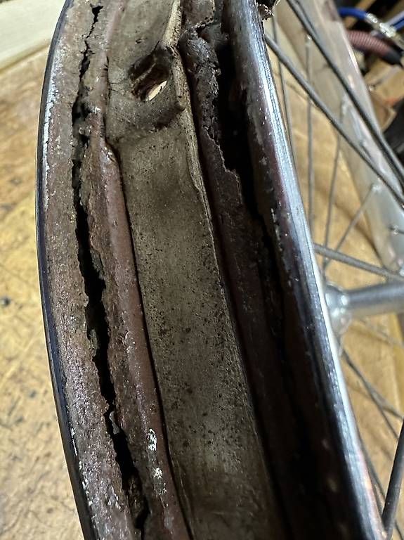 Mofas: Vorderrad zu Velosolex 5000, defekt – Gebraucht aus Münchenstein von Vorsorge 2