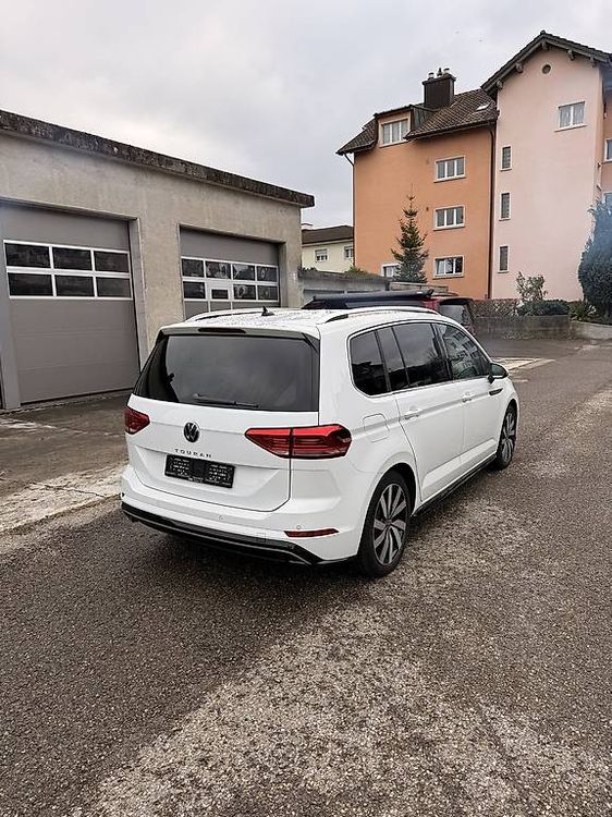 Elegantes Touran R Line Bildnull