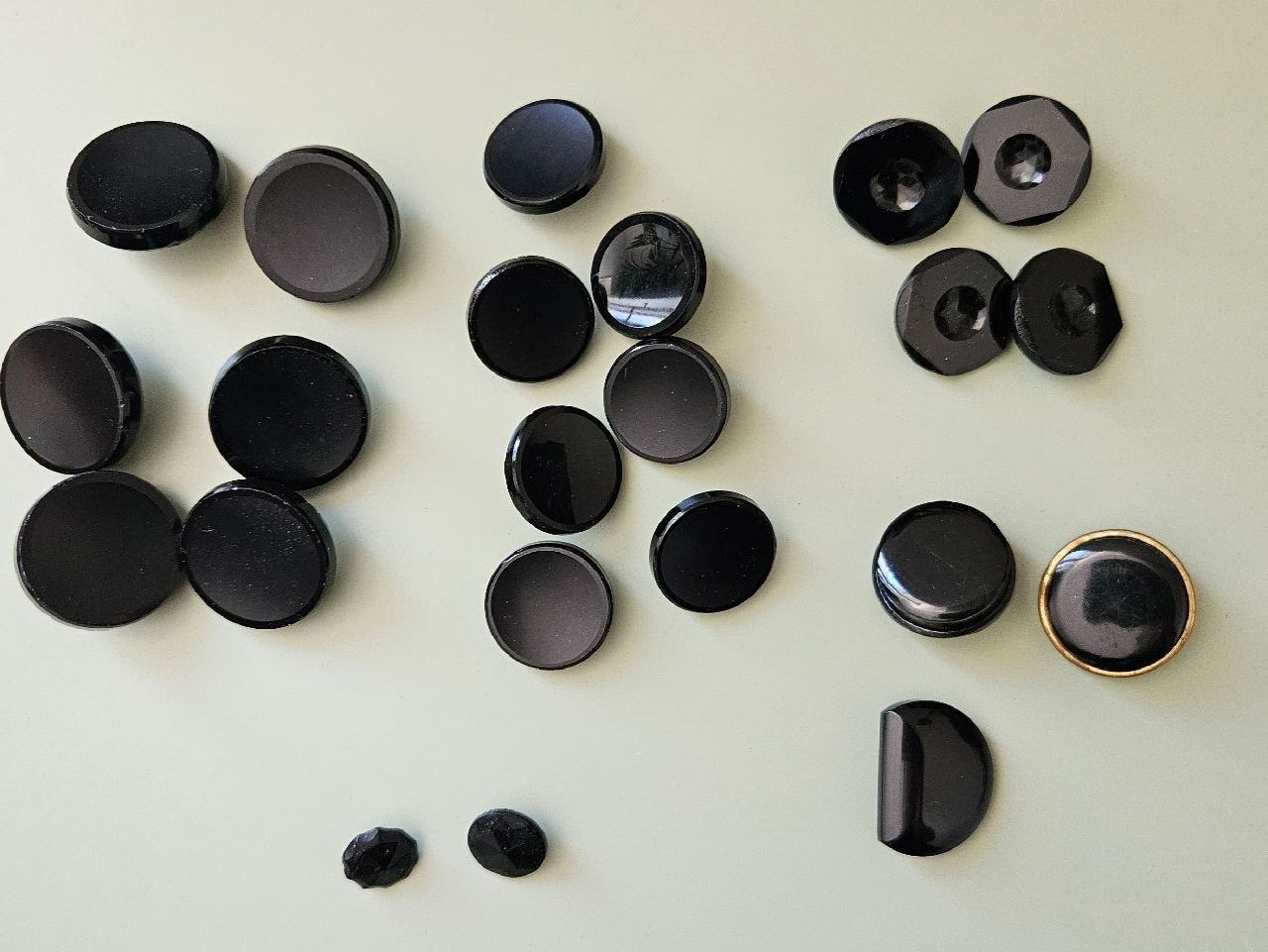 Knöpfe: lot 22 boutons anciens noir – Gebraucht aus Carouge GE von Lea000