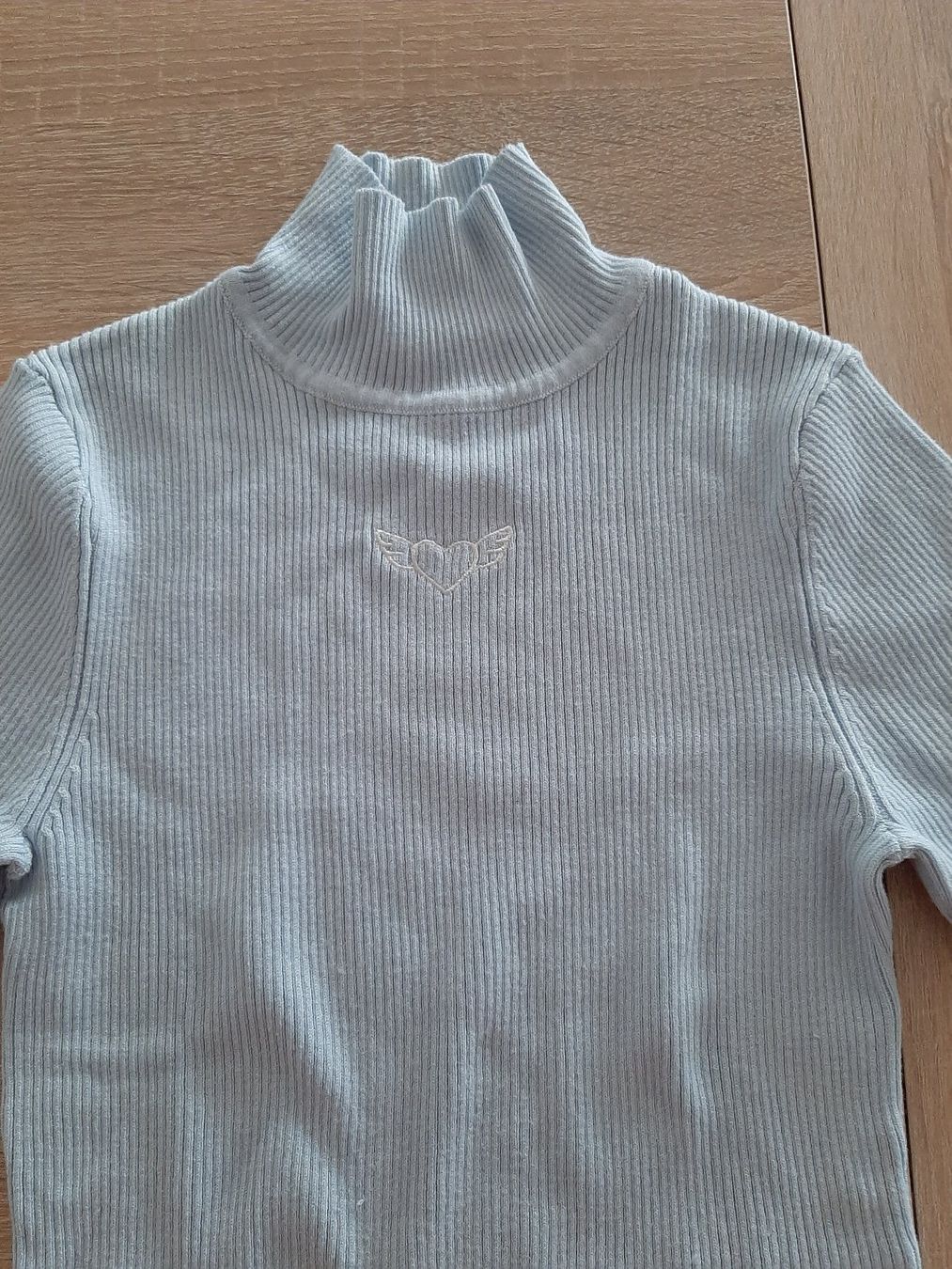 H&M Maglioni & Felpe: Pullover hellblau gerippt Gr. S, kurz geschnitten – Usato da Menziken venduto da Rien1 2