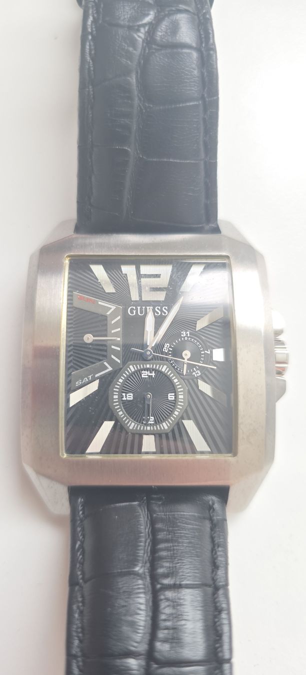 Guess Uhren: GUESS Uhr Herren, Typ 13075G1 – Defekt aus Bergdietikon von Burberry5