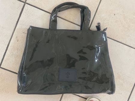 Dunkelgraue carpisa Handtasche