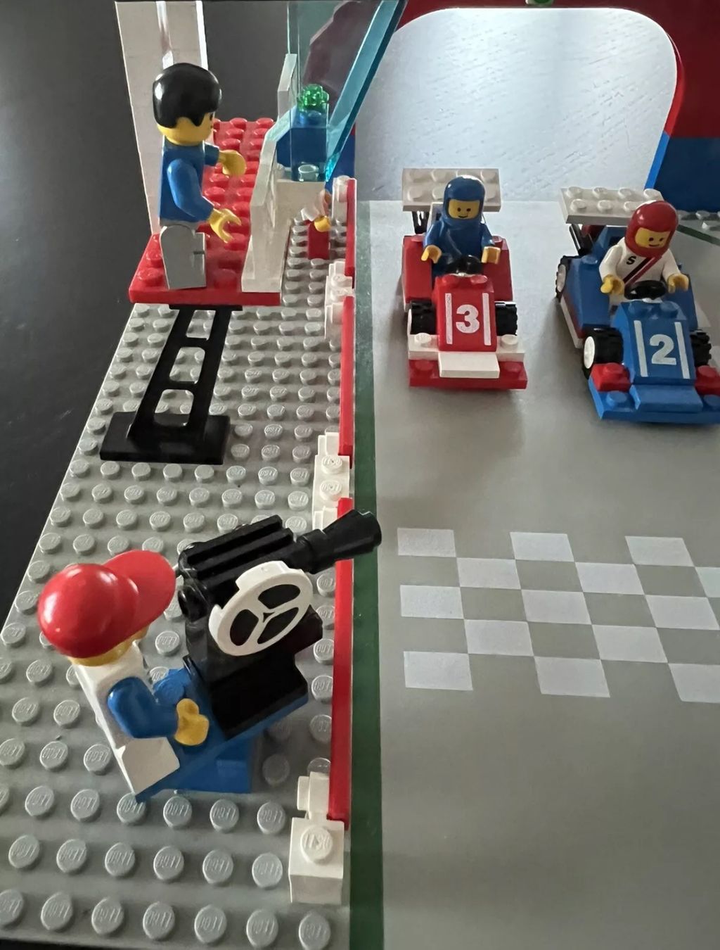 Lego Spielzeuge: LEGO Set 6381 Classic Town Motor Speedway – Gebraucht aus Laufen von ric_9vmm 2