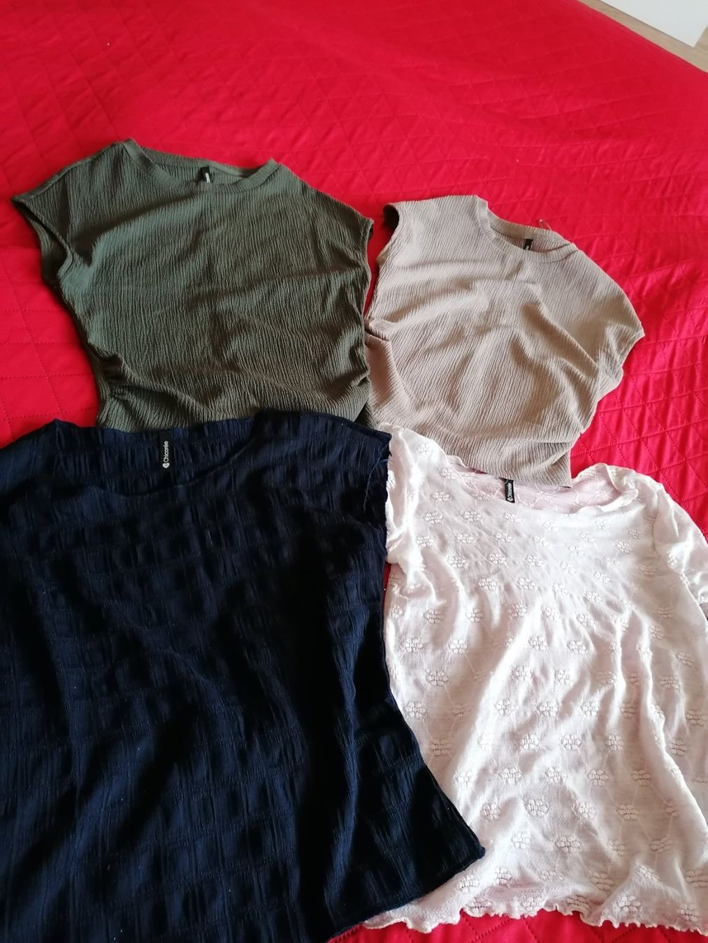 Lotti di vestiti: Kleiderpaket mit Allerlei Oberteilen – Usato da Bassersdorf venduto da maga1g 6