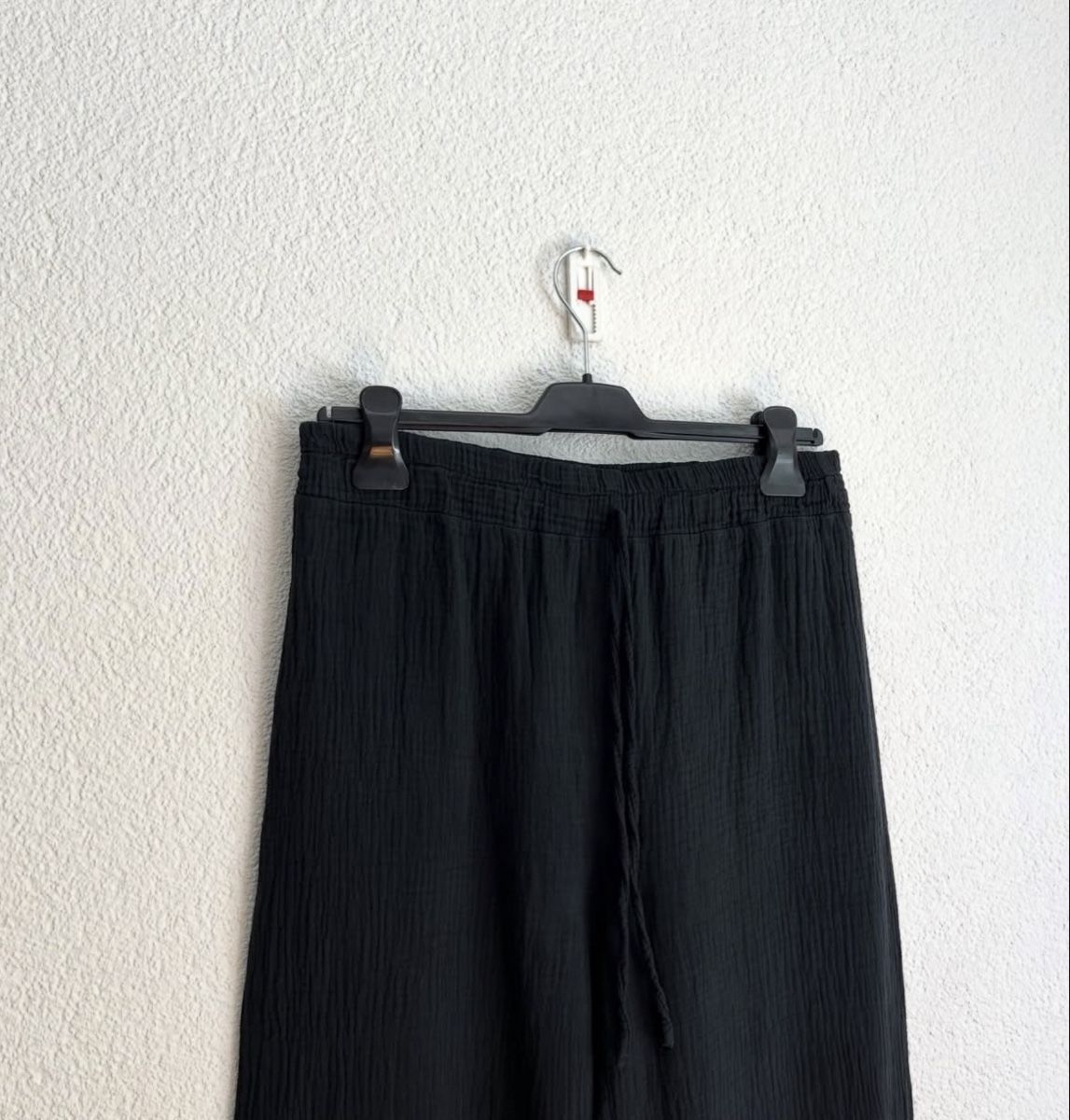 Pantaloni: Musselin Hose schwarz – Usato da Chur venduto da faja7000 1