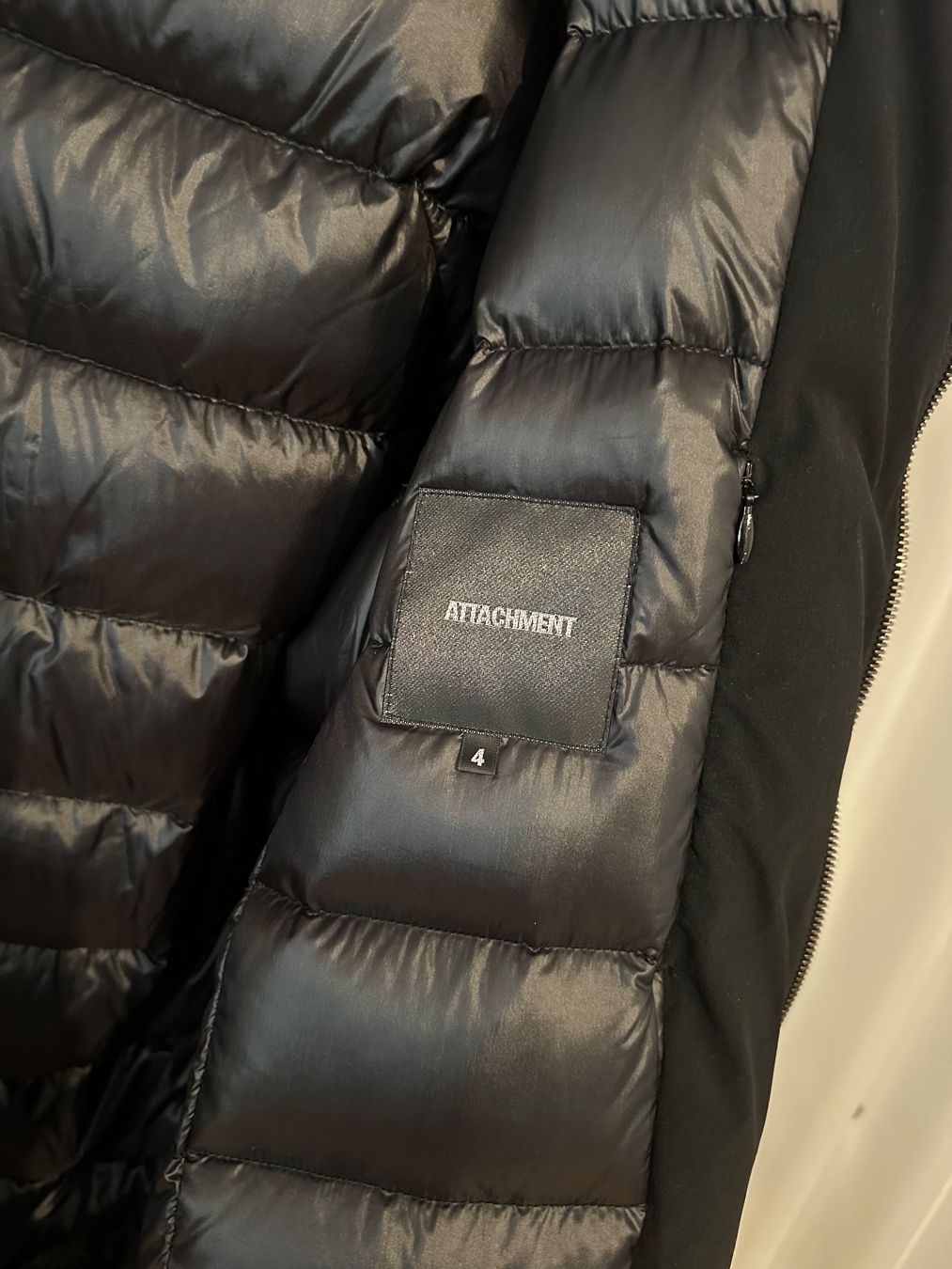 Giacche: Black Puffer Jacket ATTACHMENT Gr.L-XL – Usato da Zürich venduto da VR2528 5