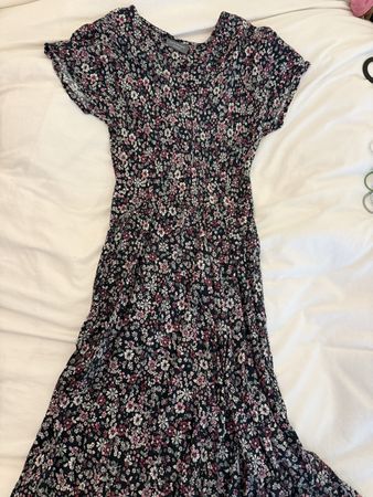 Sommerkleid Yessica Blumenmuster schwarz kurzarm Midi