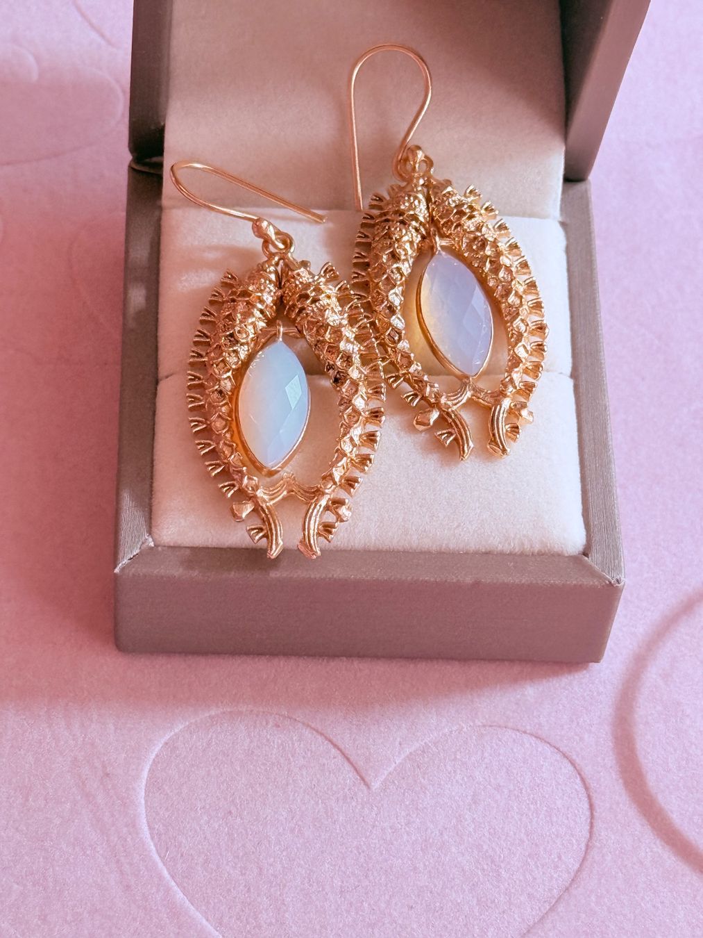 Orecchini pendenti & Orecchini a lobo: Boucles élégance opale – Nuovo e nell'imballaggio originale da St-Maurice venduto da Sandrinette123 5