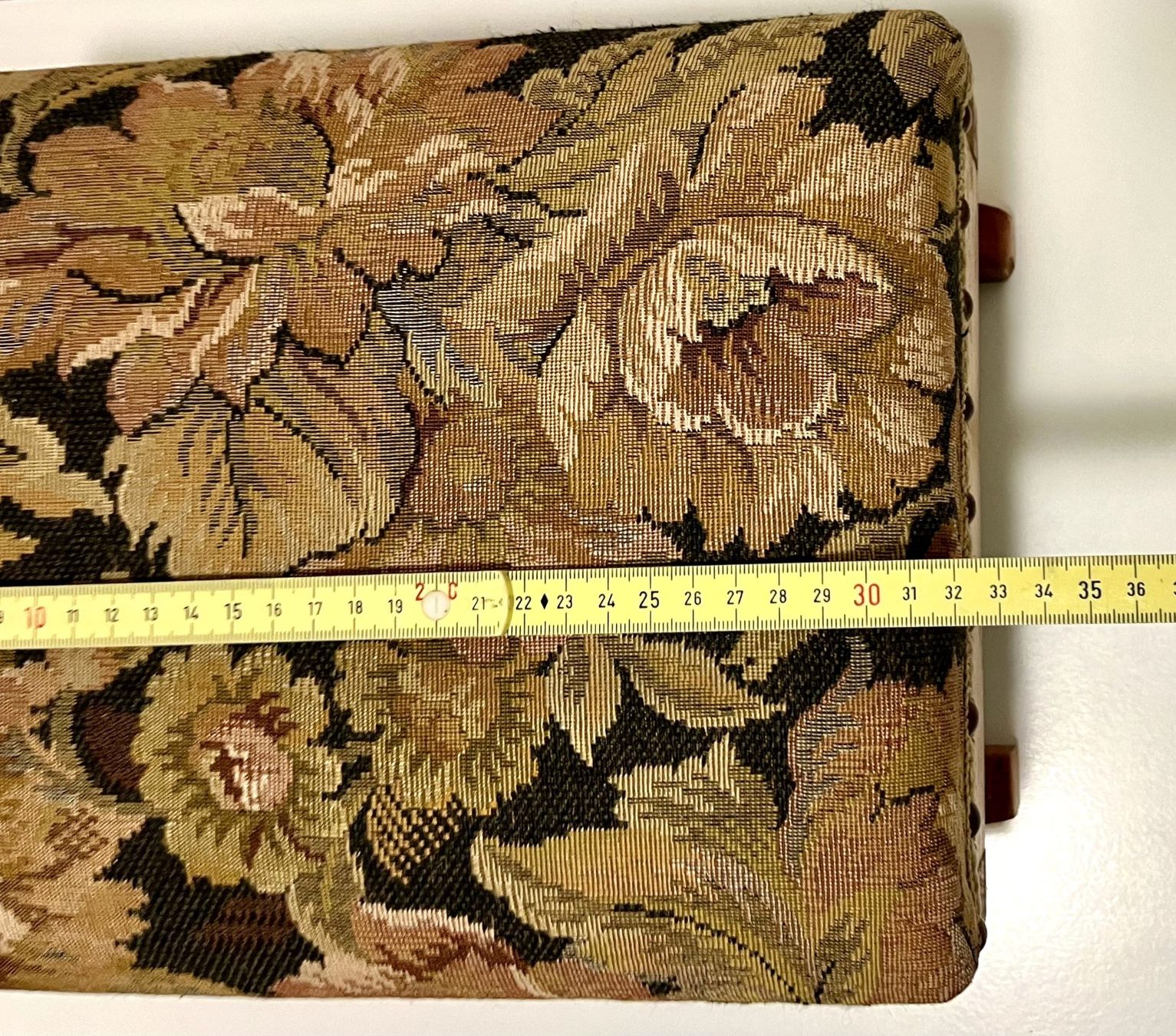 Sgabelli: Möbel Schemel Tabouret Tritthocker Holz braun Stoff Goblain – Usato da Wangen b. Olten venduto da Buntgemischt 7