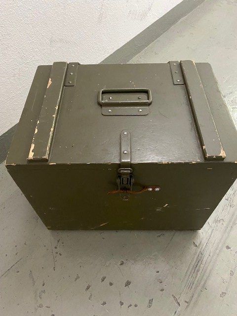 Attrezzatura & Pezzi di ricambio: MILITÄRKISTE   CH ARMEE – Usato da Chur venduto da silbermon