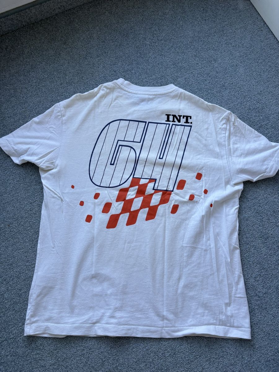 T-shirt: White Tee – Usato da Thalwil venduto da kea_sj87 1