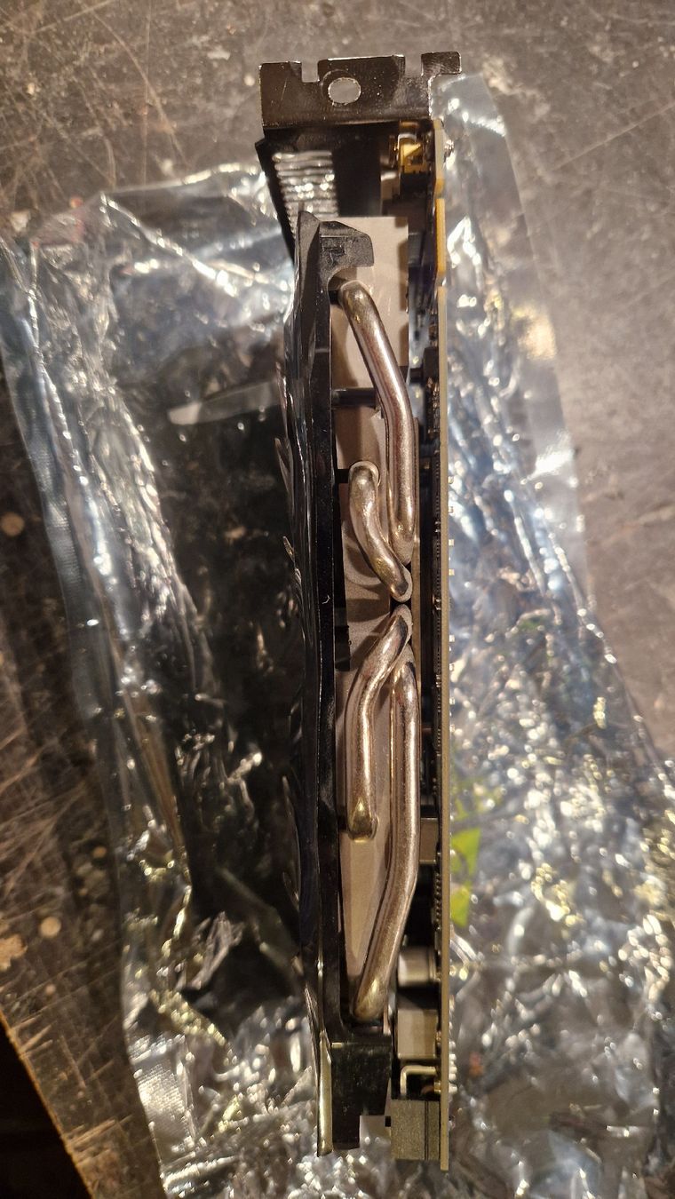 Gigabyte Schede grafiche: PC Grafikkarte Gigabyte GV-N560OC-1GI – Usato da Küttigen venduto da dom_dom123_2008 3