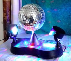 Olympia Partylicht Mirror Ball Spotlight an zwei bunt leucht