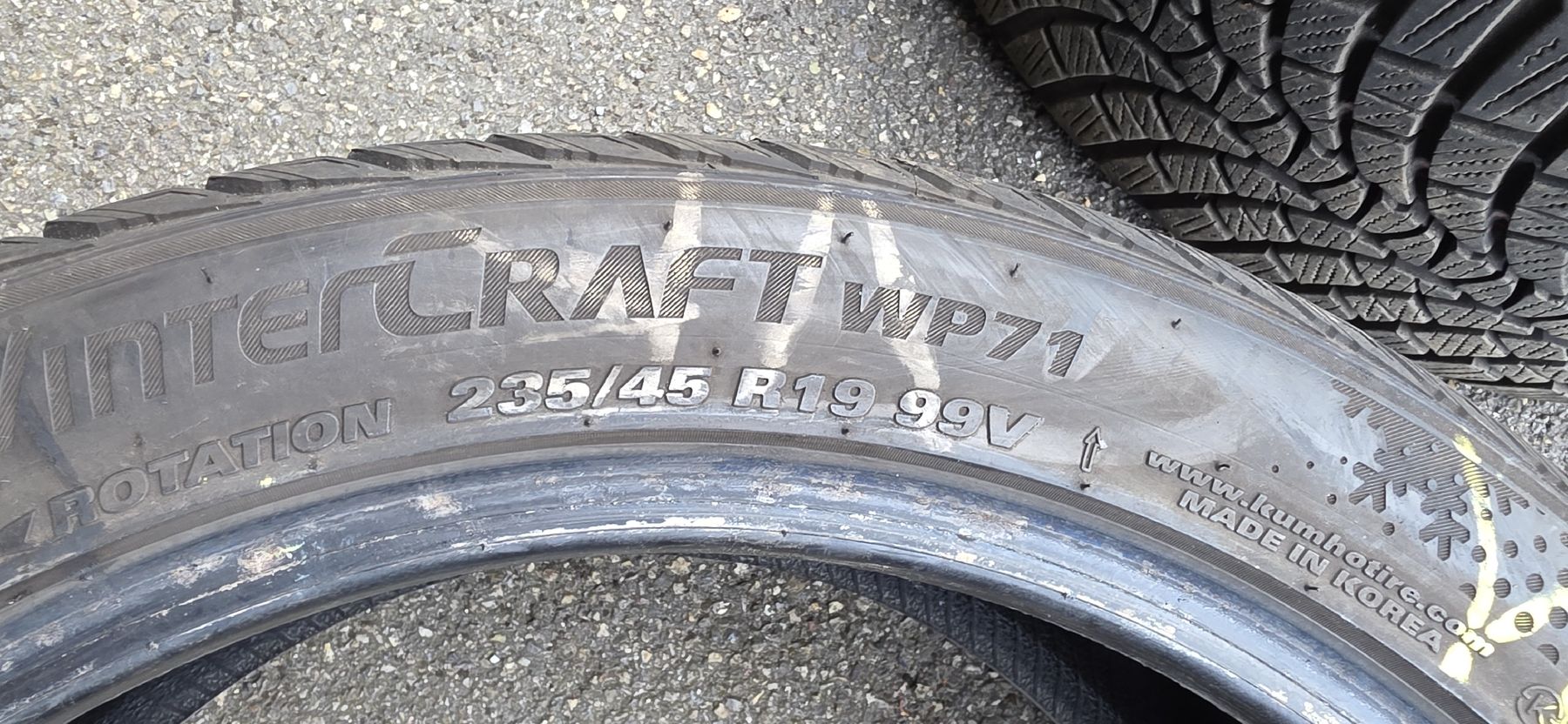 Kumho Pneus & Roues: Winterpneu 235/45/R19 M+S – D'occasion à herzogenbuchsee par jamma01 3