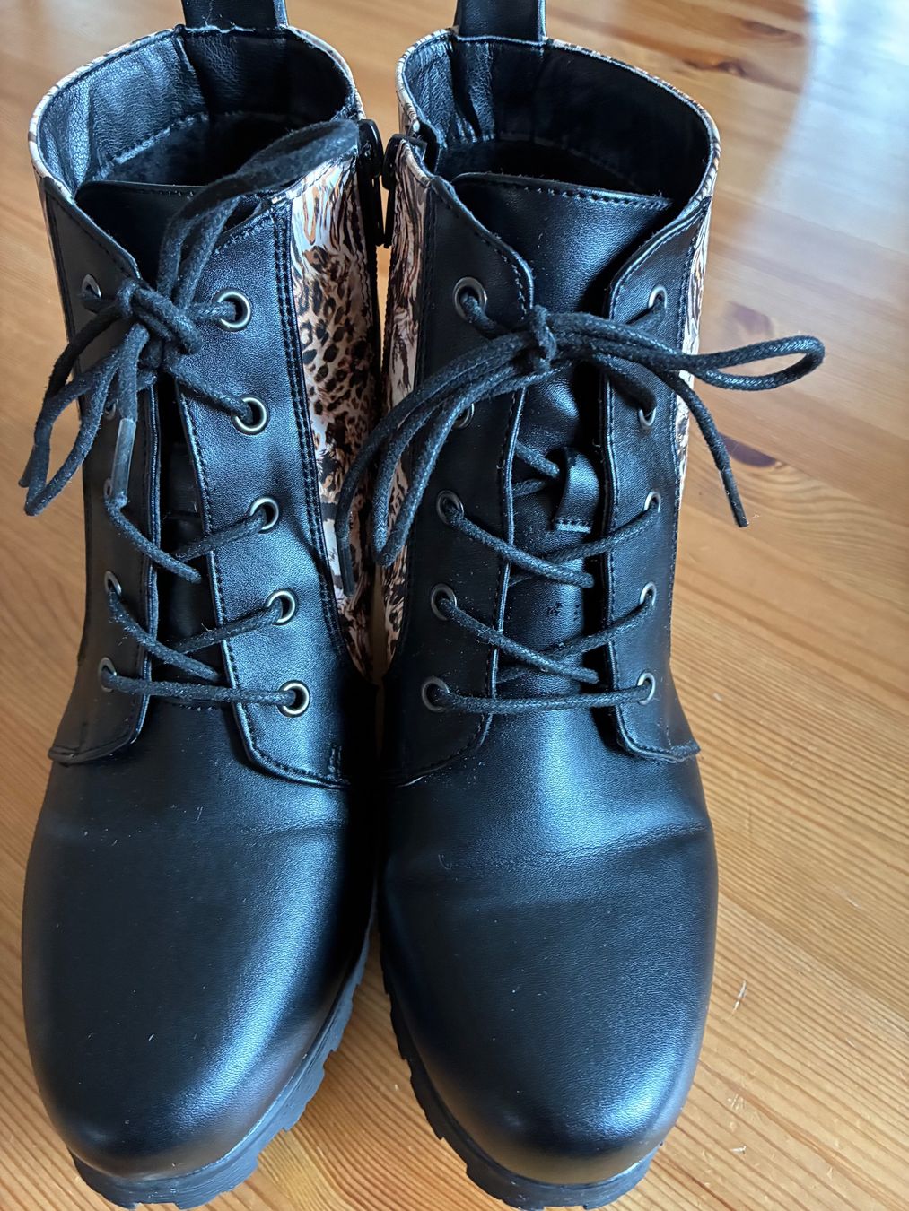Scarpe da donna: Unpaar Damenschuhe – Usato da Bassersdorf venduto da Imbusicht 1