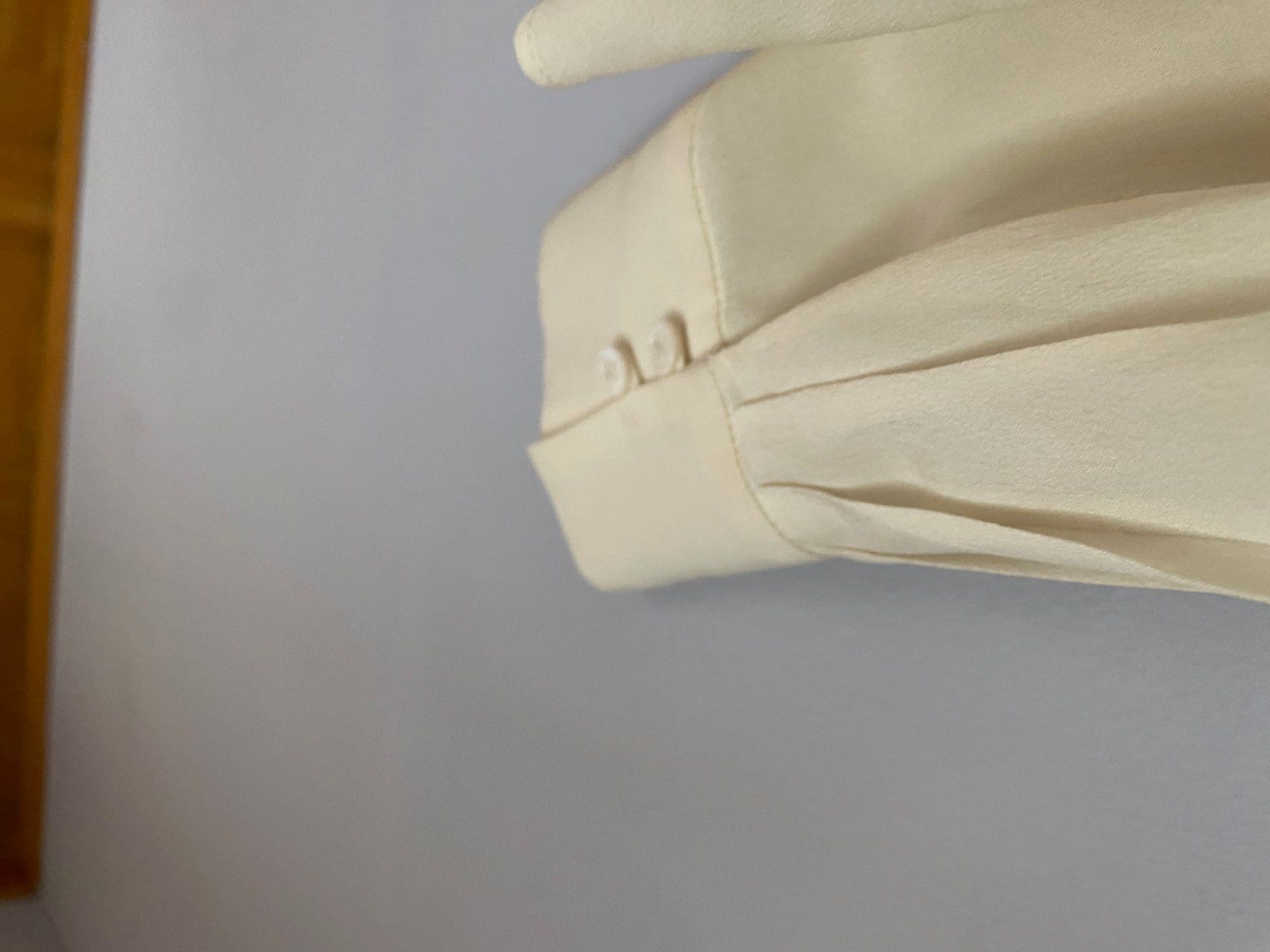 Tara Jarmon Camicette: Tara Jarmon Bluse 100 % Seide – Usato da Luzern venduto da Turmliebe 2