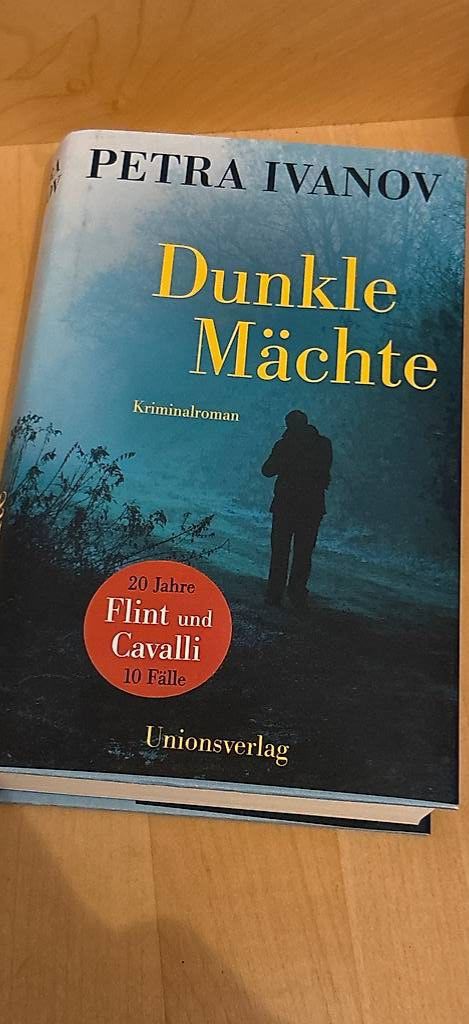 Libri: Dunkle Mächte von Petra Ivanov – Usato da Müllheim Dorf venduto da Schja