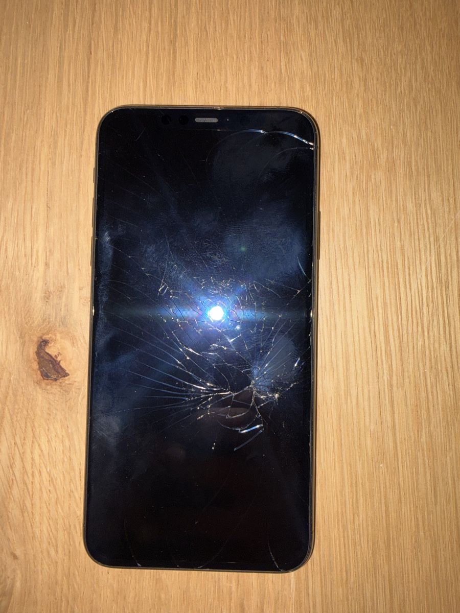 Apple Telefoni cellulari / Smartphones: Apple iPhone 11 Pro Max Smartphone defektes Display Glasbruc – Usato da Berg SG venduto da Haebine 2