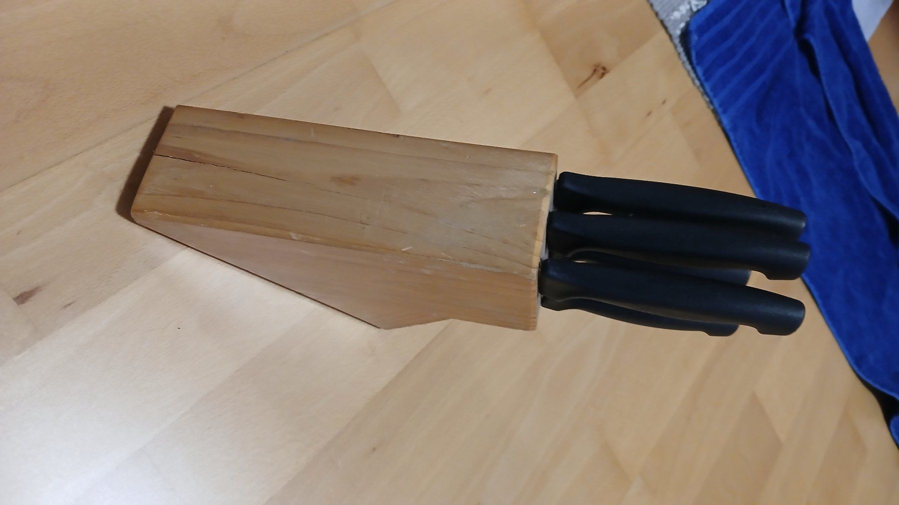 Messer: Messerblock mit 5st.verschiedenen Messern – Gebraucht aus hinwil von tho_j6kz 8