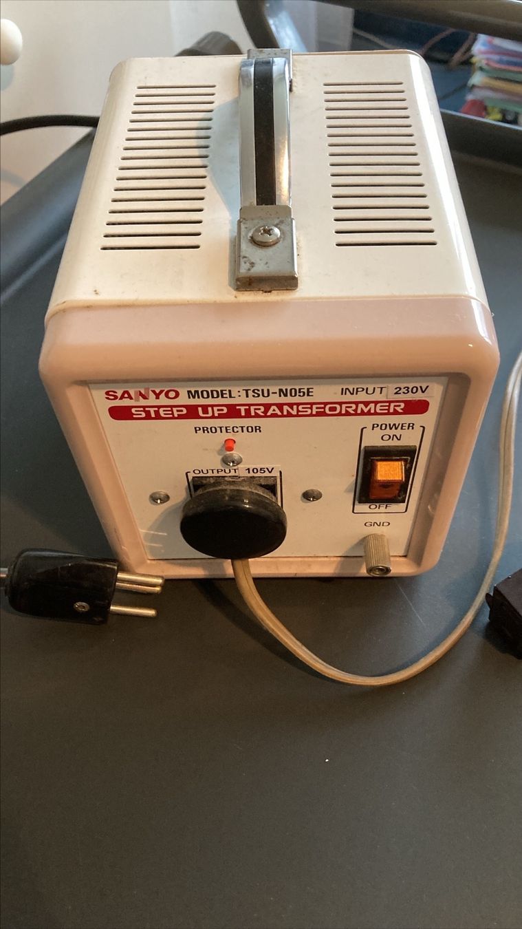 Convertitori: Sanyo TSU-N05E 550VA Step Up Transformer - 230V Input – Usato da Uster venduto da Pmak