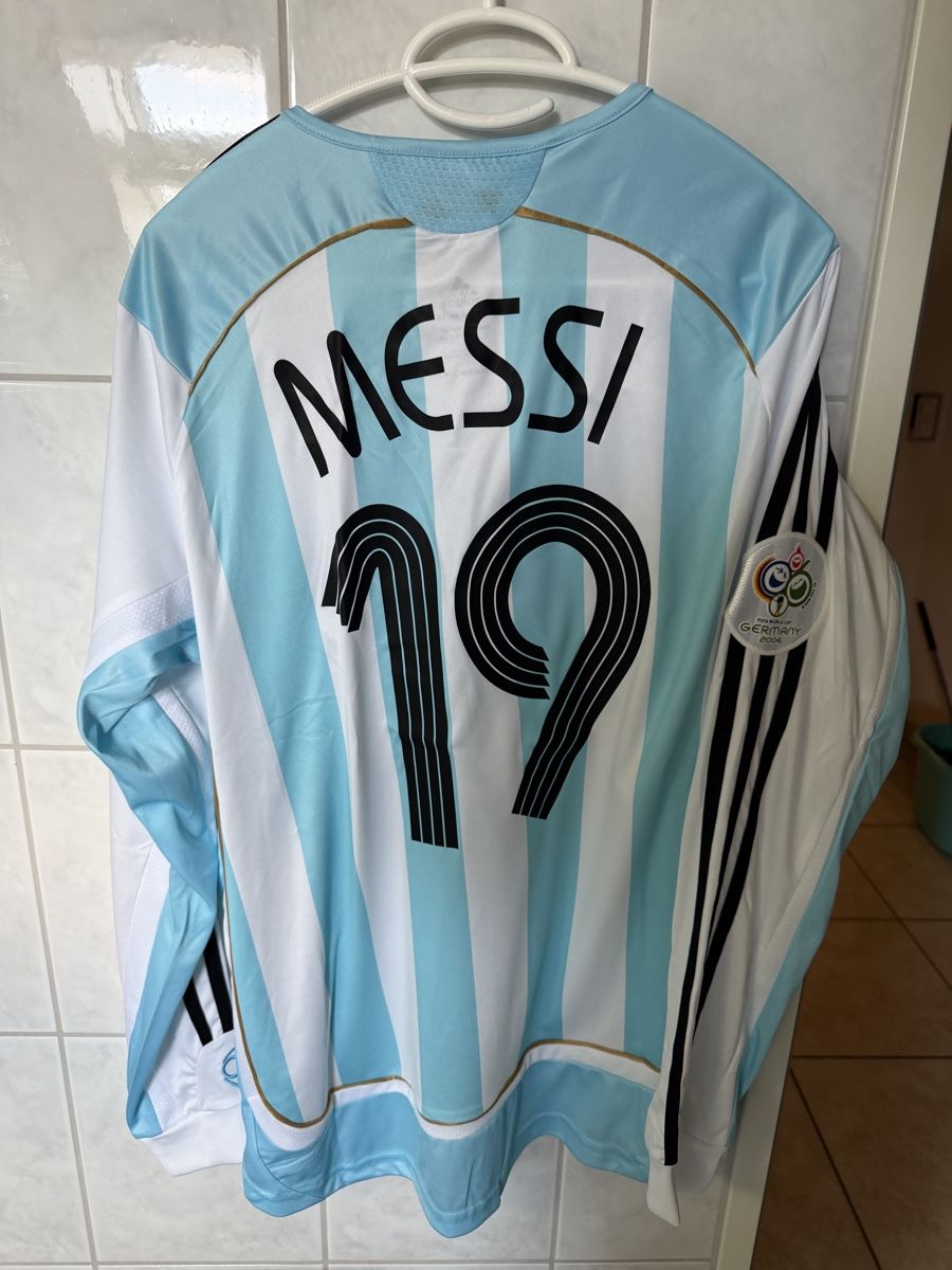 Leibchen & Hosen: Retro Argentinien Trikot – Neu und originalverpackt aus Turgi von Alina1 1