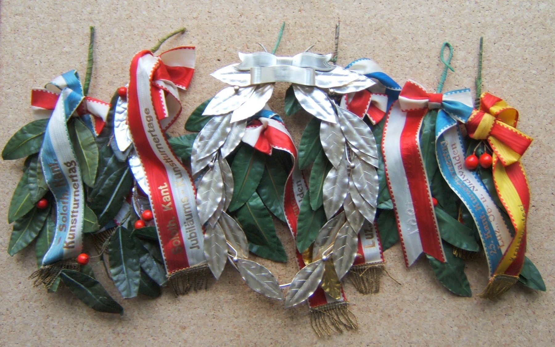 Placchette & Badge: 6 TURNER SIEGESBÄNDEL 1967 - 1969 + LORBEERKRANZ – Usato da Brunnen venduto da Nonne04 7