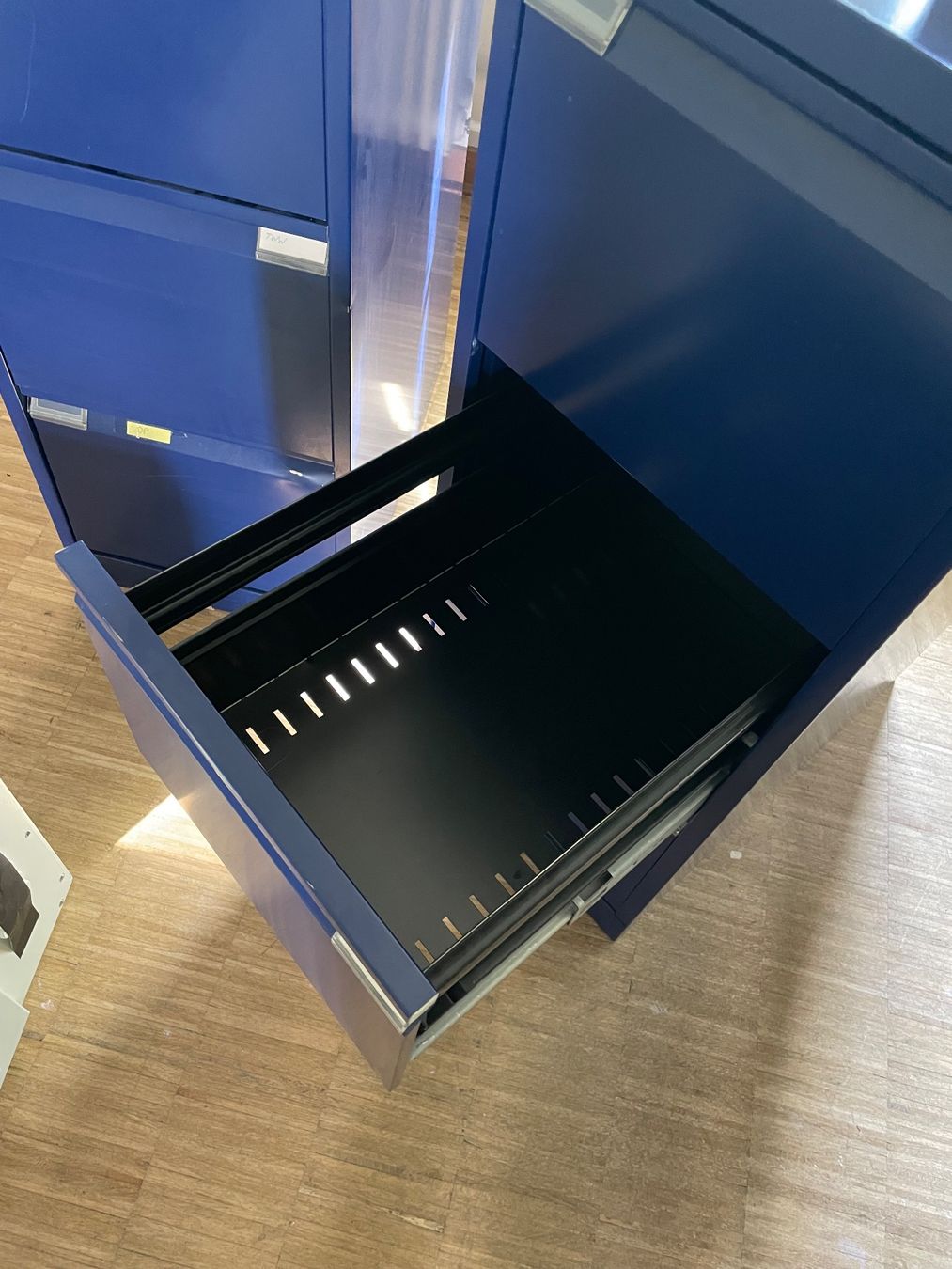 Armadi: Bürocontainer blau (2 Stück) – Usato da Au ZH venduto da Lacocoon 1