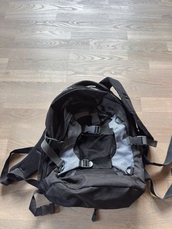 Schwarzer Rucksack