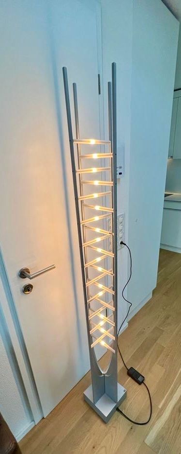 Rolf Benz Lampade: Designklassiker Rolf Benz Stehlampe "Pyra" – Usato da Thalwil venduto da pustekuchen02