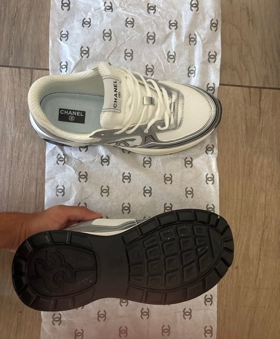 Chanel Herrenschuhe: Chanel Runner Gr. 45, silber – Neu (gemäss Beschreibung) aus Triesen von dardaleni 1