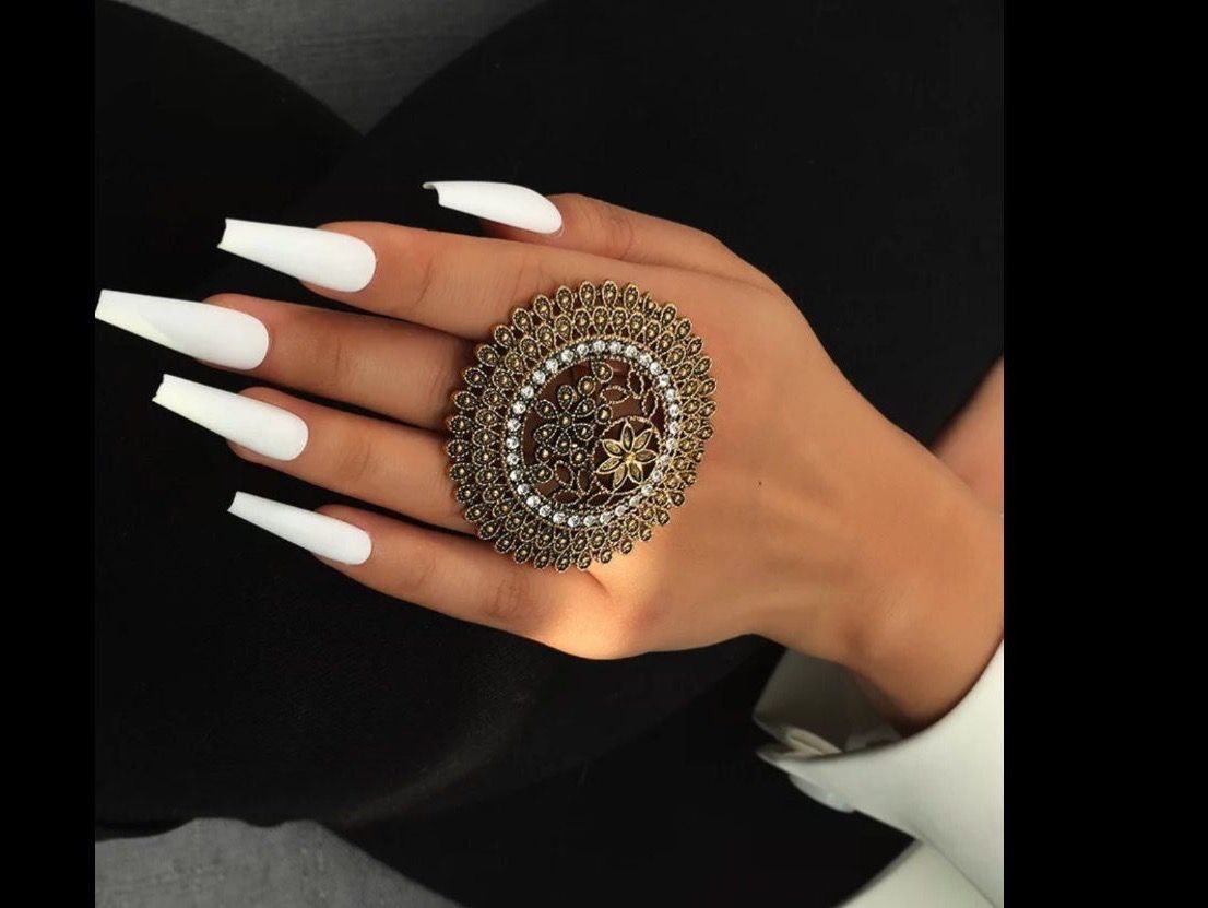 Ringe: MODERNER FINGERRING - goldfarbig – Neu und originalverpackt aus St. Gallen von Martunia