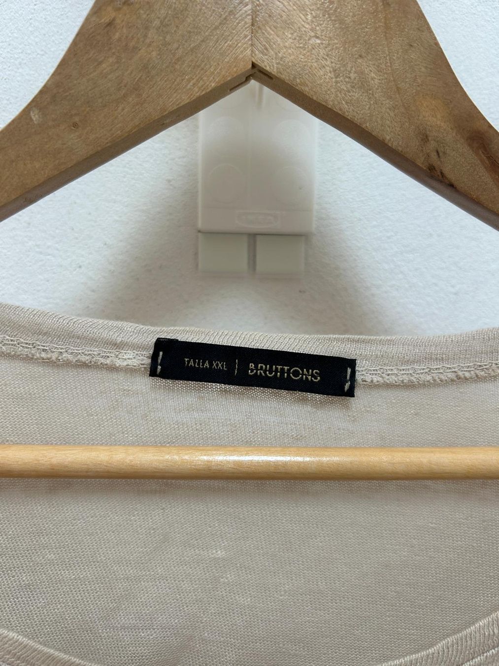 T-shirt: T-Shirt beige – Usato da Oberhasli venduto da ani_97f7 1