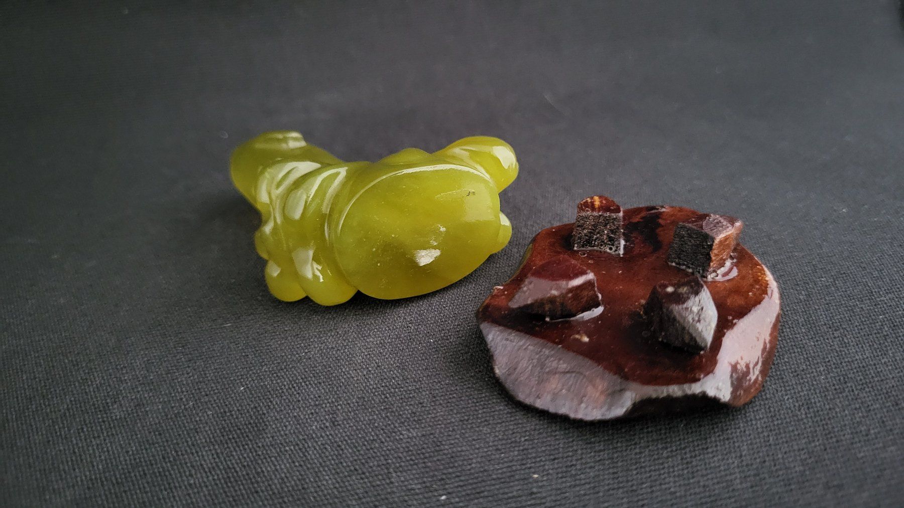 Figuren: Steinschnitzerei "Fisch auf Holzsockel" – Gebraucht aus Basel von spinne02 6