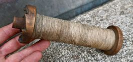 antike Industrie Holzspule mit Garn Länge 17cm