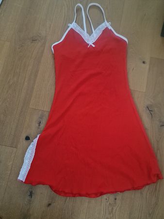 Rotes Sommer Nachthemd mit Spitze, Grösse M, Top Zustand neu